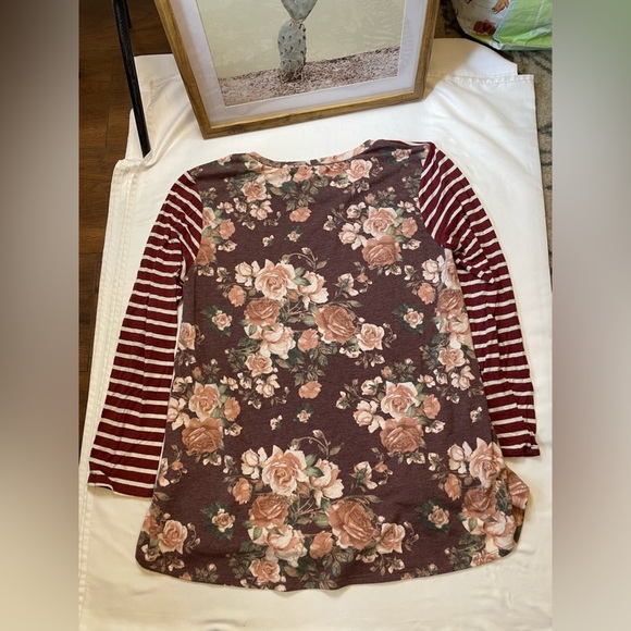 Sun & Moon size large red/burgundy striped floral shirt - Picture 3 of 6